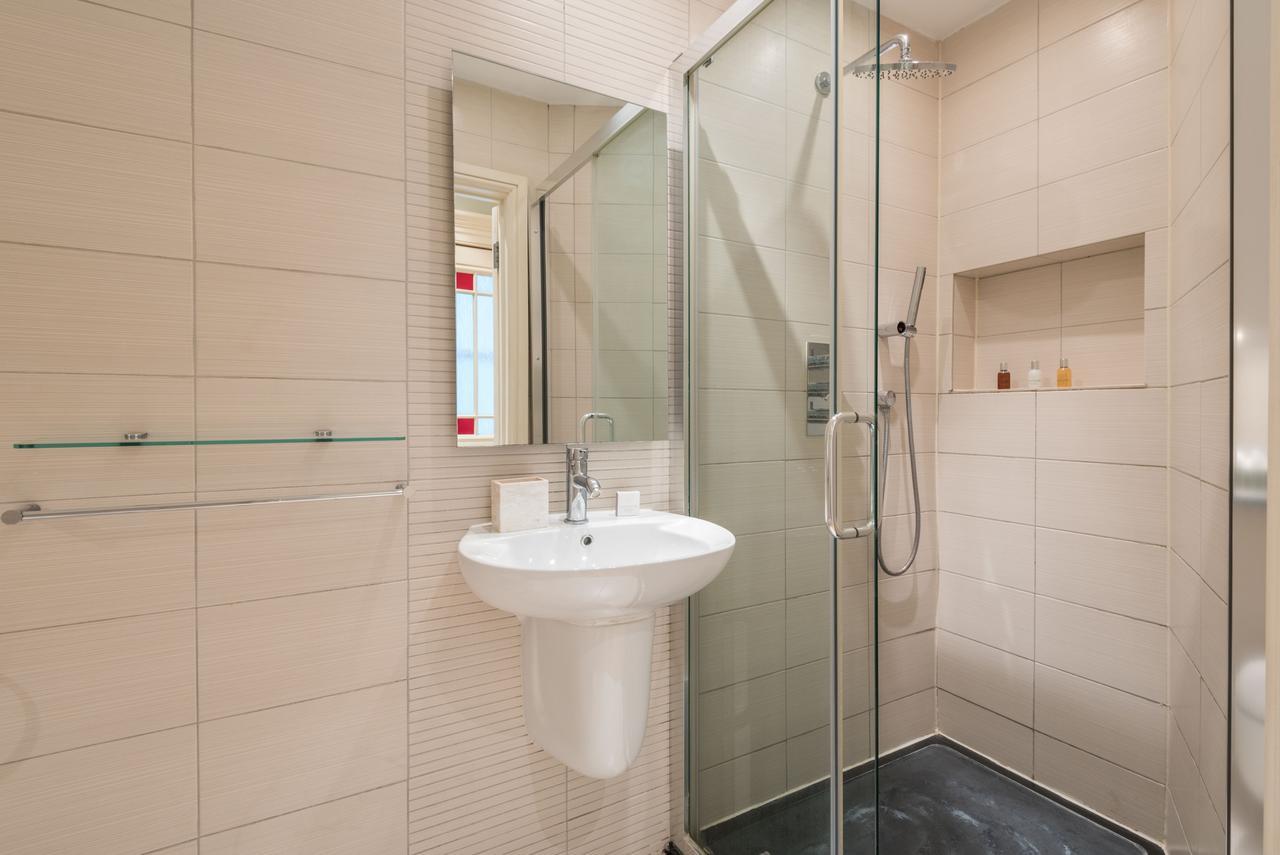Lovely Chelsea Home Near The Thames By Underthedoormat London Eksteriør bilde